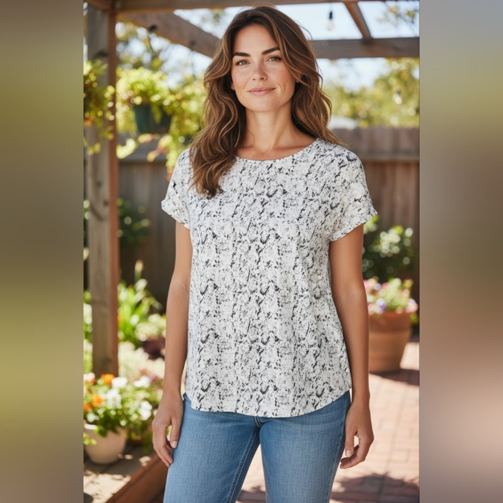 Magaschoni 100% silk flutter sleeve top. Size XL.